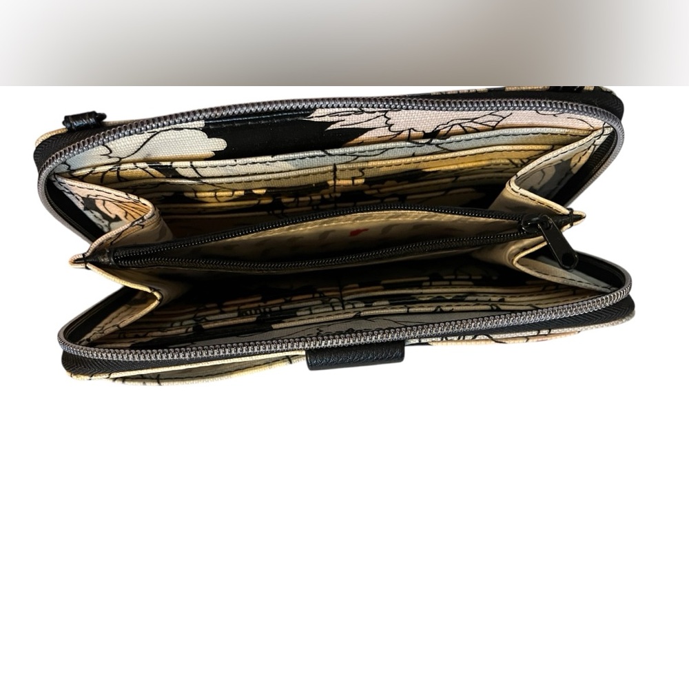 Sakroots Floral Clutch in Black and Cream - Picture 6 of 9